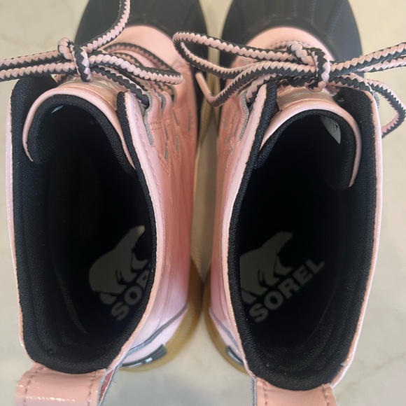 EUC Sorel women’s size 9.5 Pink and Black Out N About Classic Waterproof boots - Picture 4 of 5
